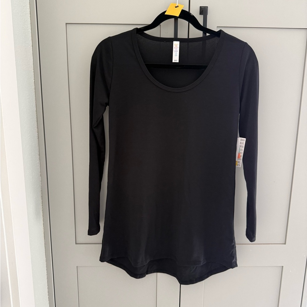 LuLaRoe Lynnae (Women's Black Long Sleeve Tee)
